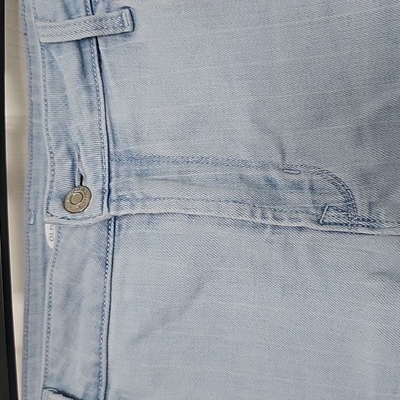 SIZE 16 OLD NAVY WOMAN'S DENIM SHORTS - Picture 2 of 9